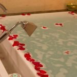 Parsian azadi hotel tehran bath tub at Parsian Azadi Hotel Tehran