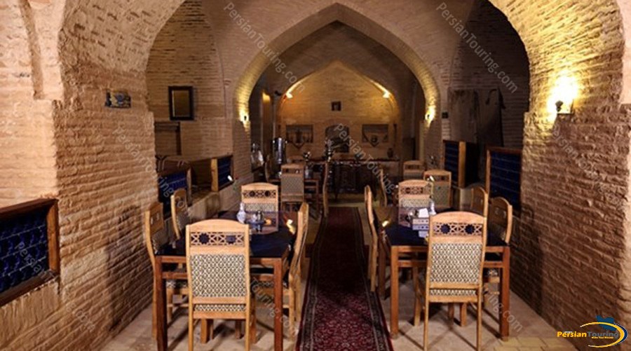 kuhpa-caravanserai-isfahan-traditional-restuarant-1