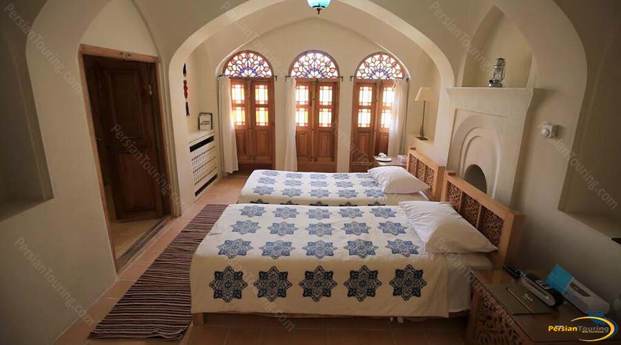 manouchehri-traditional-hotel-kashan-6 beds room-4
