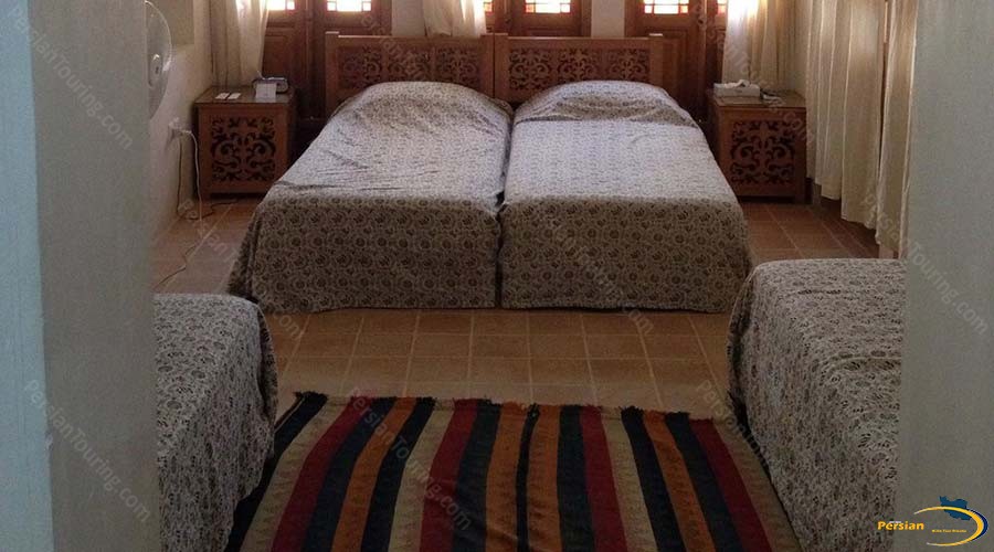 manouchehri-traditional-hotel-kashan-quadruple-room-1