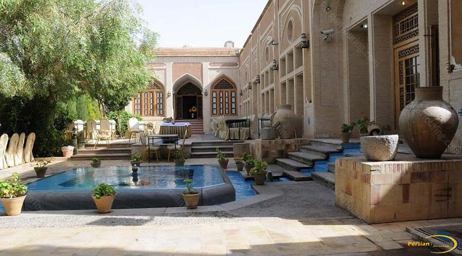 moshir-al-mamalek-garden-hotel-yazd-yard-1