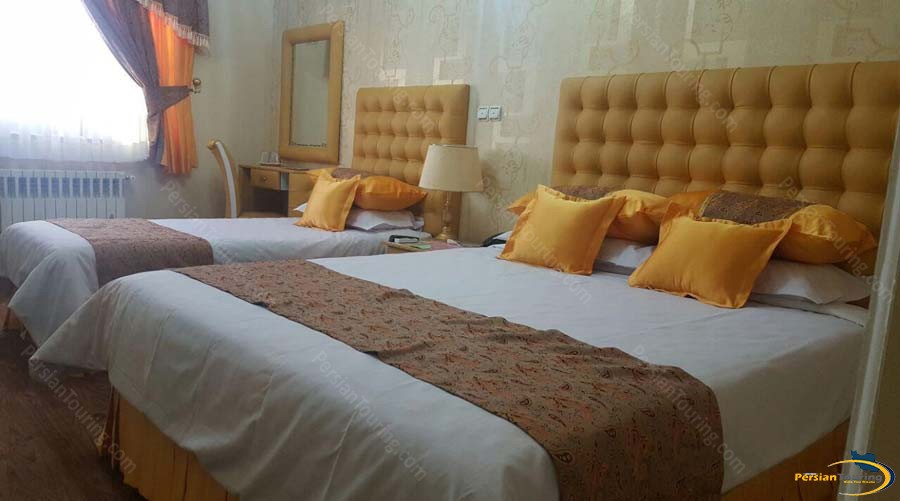 parseh-hotel-shiraz-triple-room-1