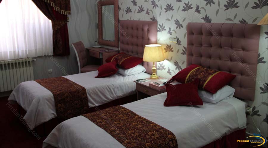 parseh-hotel-shiraz-twin-room-2