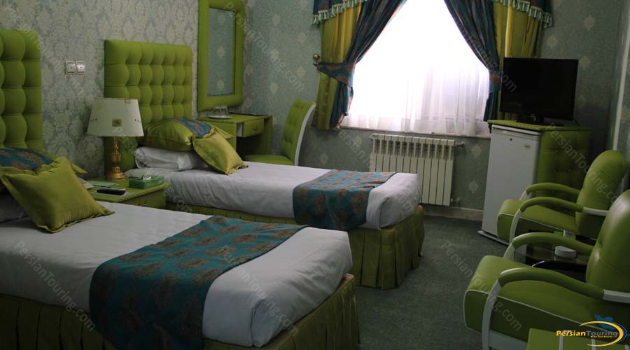 parseh-hotel-shiraz-twin-room-3