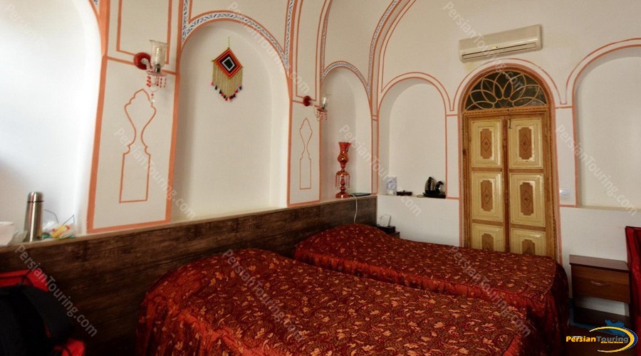 traditional-hotel-isfahan-twin-room-2
