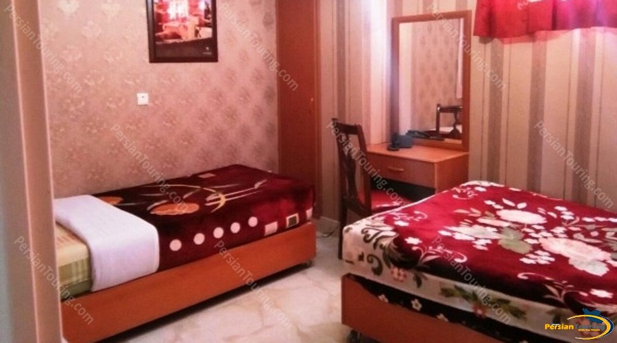 ghasr-hotel-isfahan-triple-room-4
