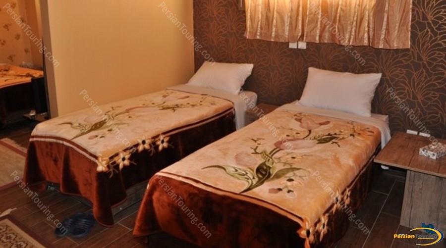jamshid-hotel-isfahan-twin-room-2