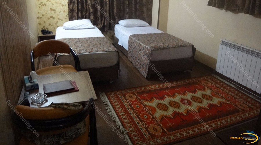 jamshid-hotel-isfahan-twin-room