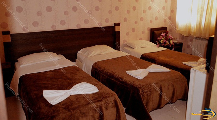 jolfa-hotel-isfahan-triple-room-2