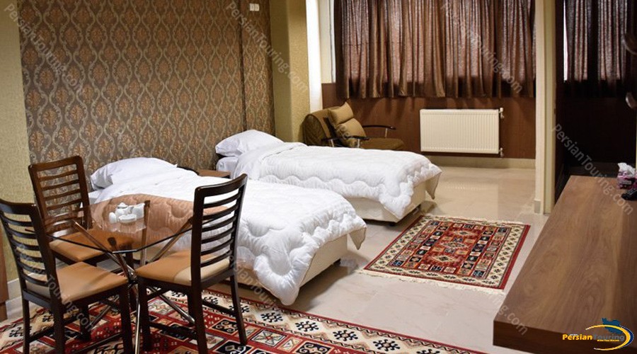 zendeh-rood-hotel-isfahan-twin-room-2
