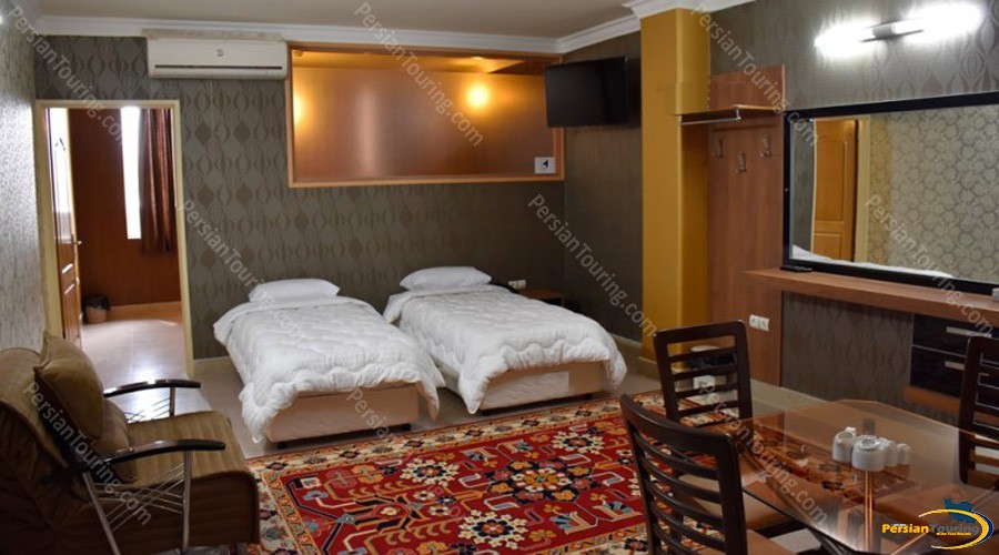 zendeh-rood-hotel-isfahan-twin-room-4