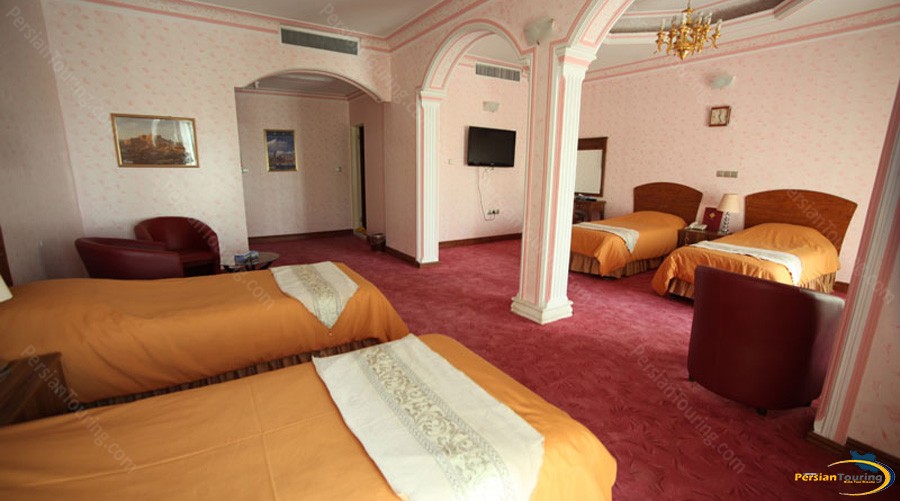 eram-hotel-tehran-quadruple-room-1