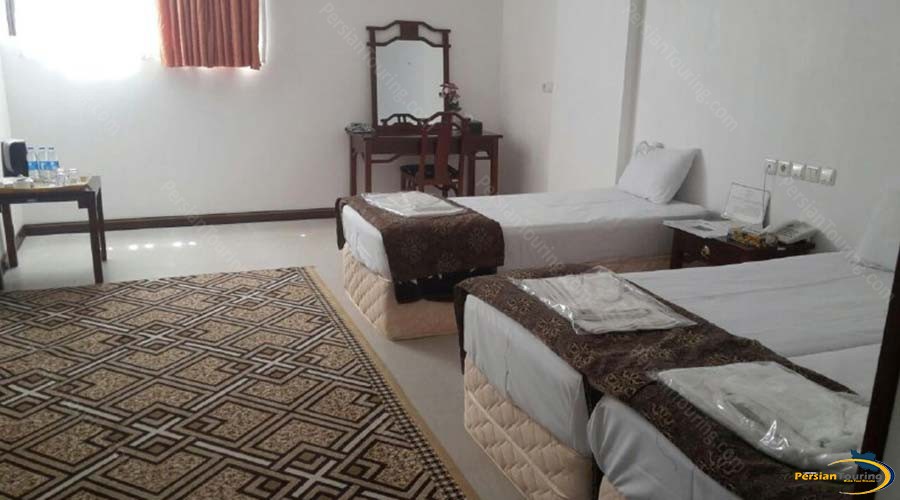 amir-kabir-hotel-kashan-triple-room-2