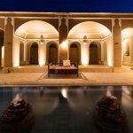 Yard night tak taku guesthouse isfahan at Taktaku Guesthouse Isfahan