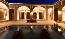 yard-night-tak-taku-guesthouse-isfahan