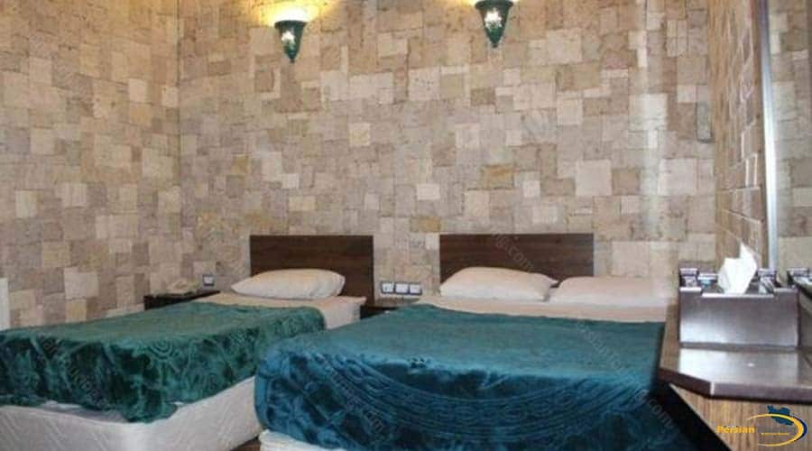 firoozeh-traditional-hotel-yazd-triple-room-1