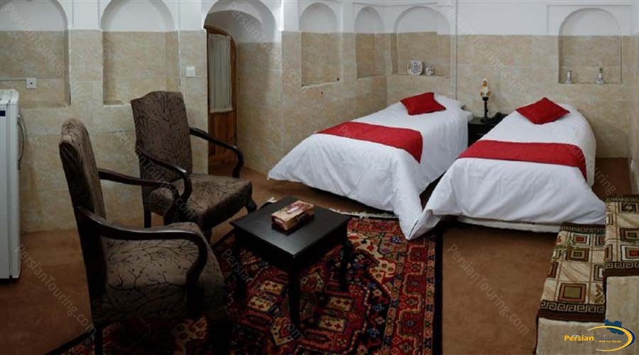 royay-ghadim-traditional-hotel-yazd-quadruple-room-3