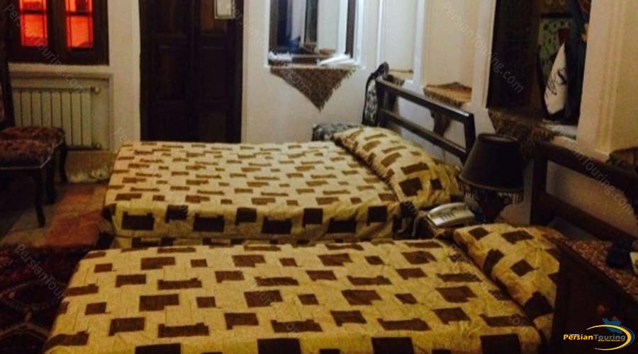 traditional-hotel-yazd-triple-room-2