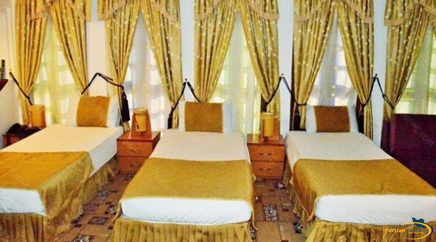 vali-traditional-hotel-yazd-triple-room-2