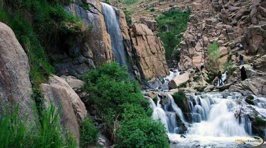 ganj-nameh-waterfall-3